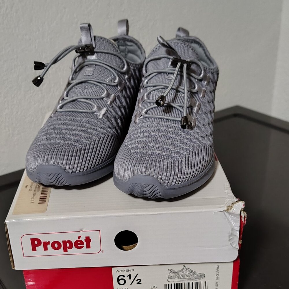 NWT WOMENS PROPET GRAY SNEAKERS SZ 6.5